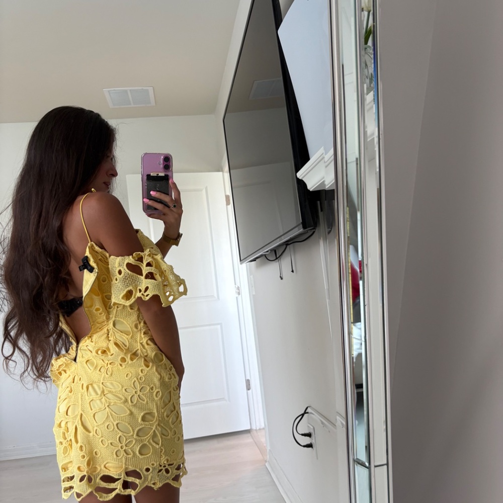 Yellow Dress - Picture 4 of 4